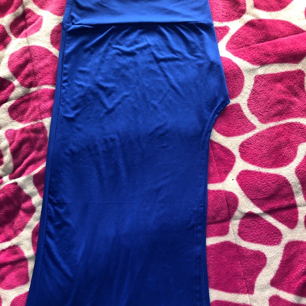 Long blue skirt with leg cut on the side